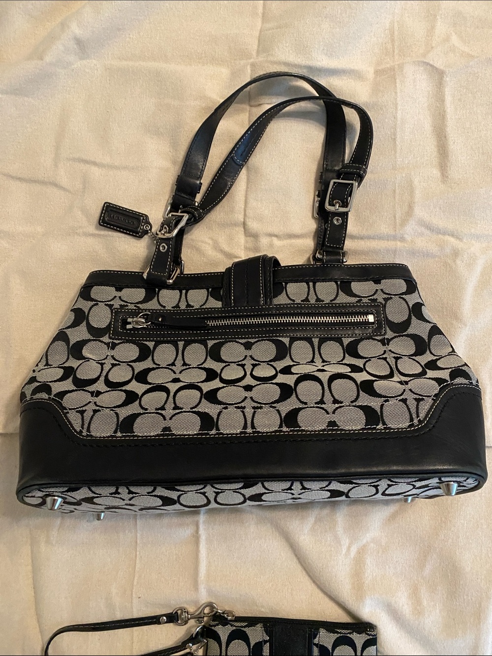 Coach Black and Gray Signature Jacquard Shoulder Bag with Wristlet - Picture 5 of 8